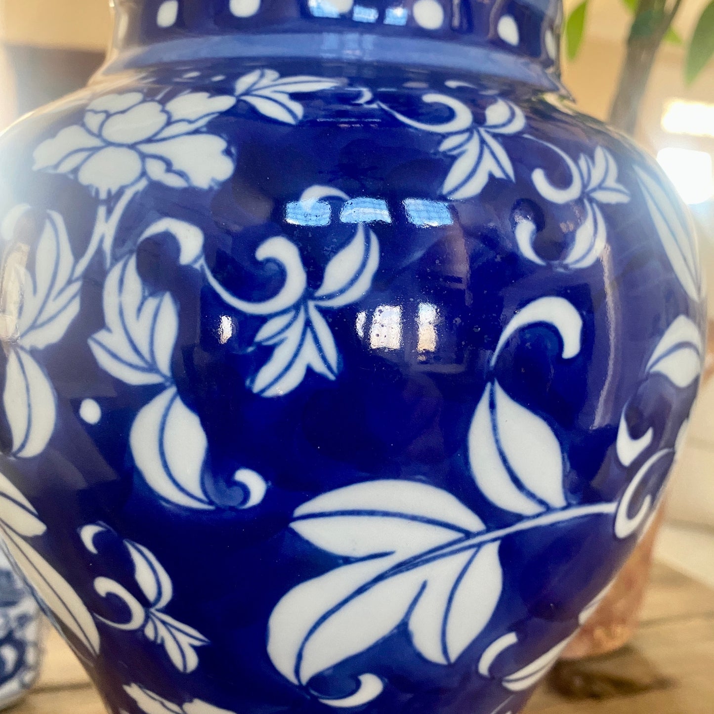 Large Blue and White Jardiniere Motif Vase