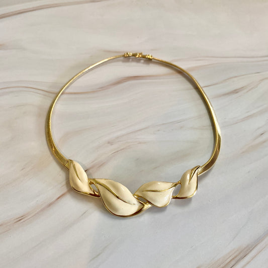 Leaf Motif Snake Chain Collar Necklace